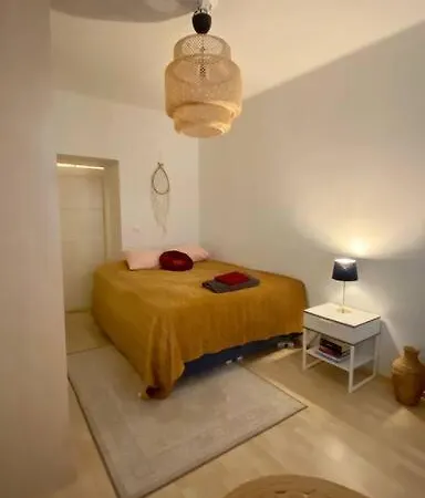 Lovely In The Centre, Street Level And Inner Yard Apartment Helsinki