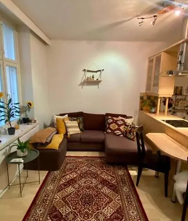 Lovely In The Centre, Street Level And Inner Yard Apartment *